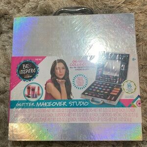 “New Item” Be Inspired Glitter Makeover Studio with Case, Multicolor Makeup Set